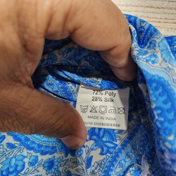 Jest Jewels Women's Size Large Blue Floral Embroidered Quarter Button Silk Blend - Picture 7 of 13